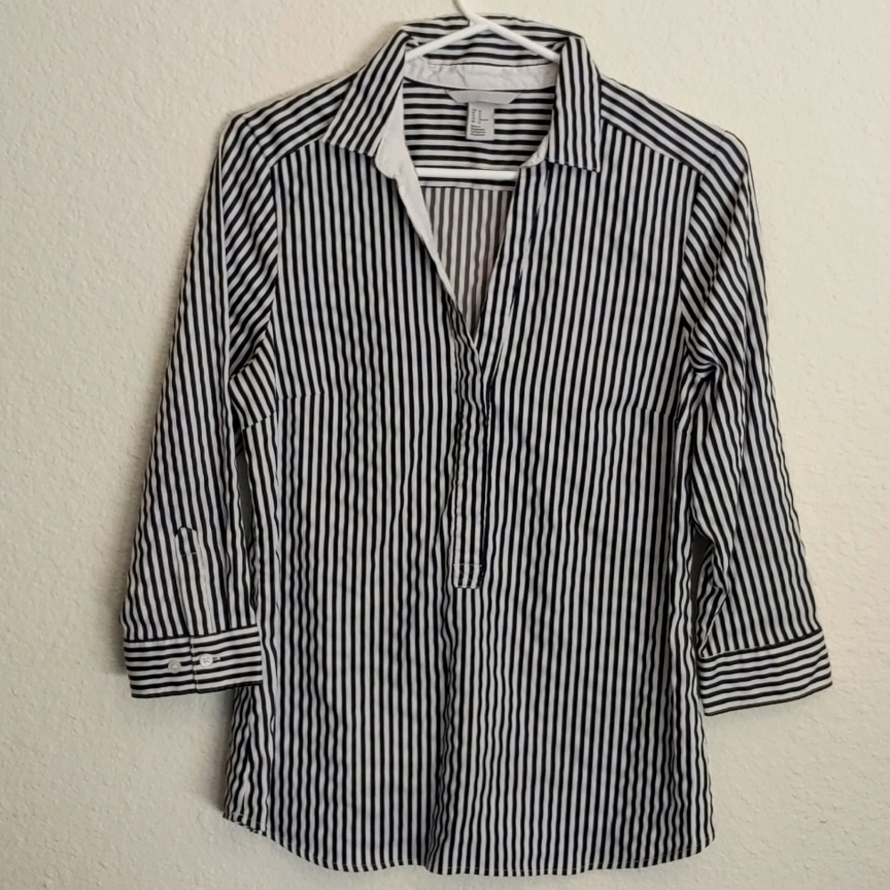 H&M black and white striped blouse with 3/4 sleeves and 3/4 botton front.
